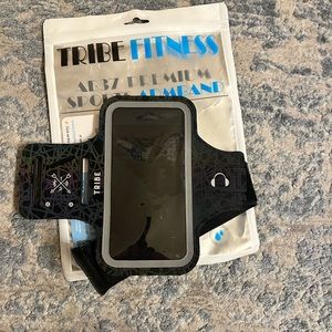 Tribe running armband nwt